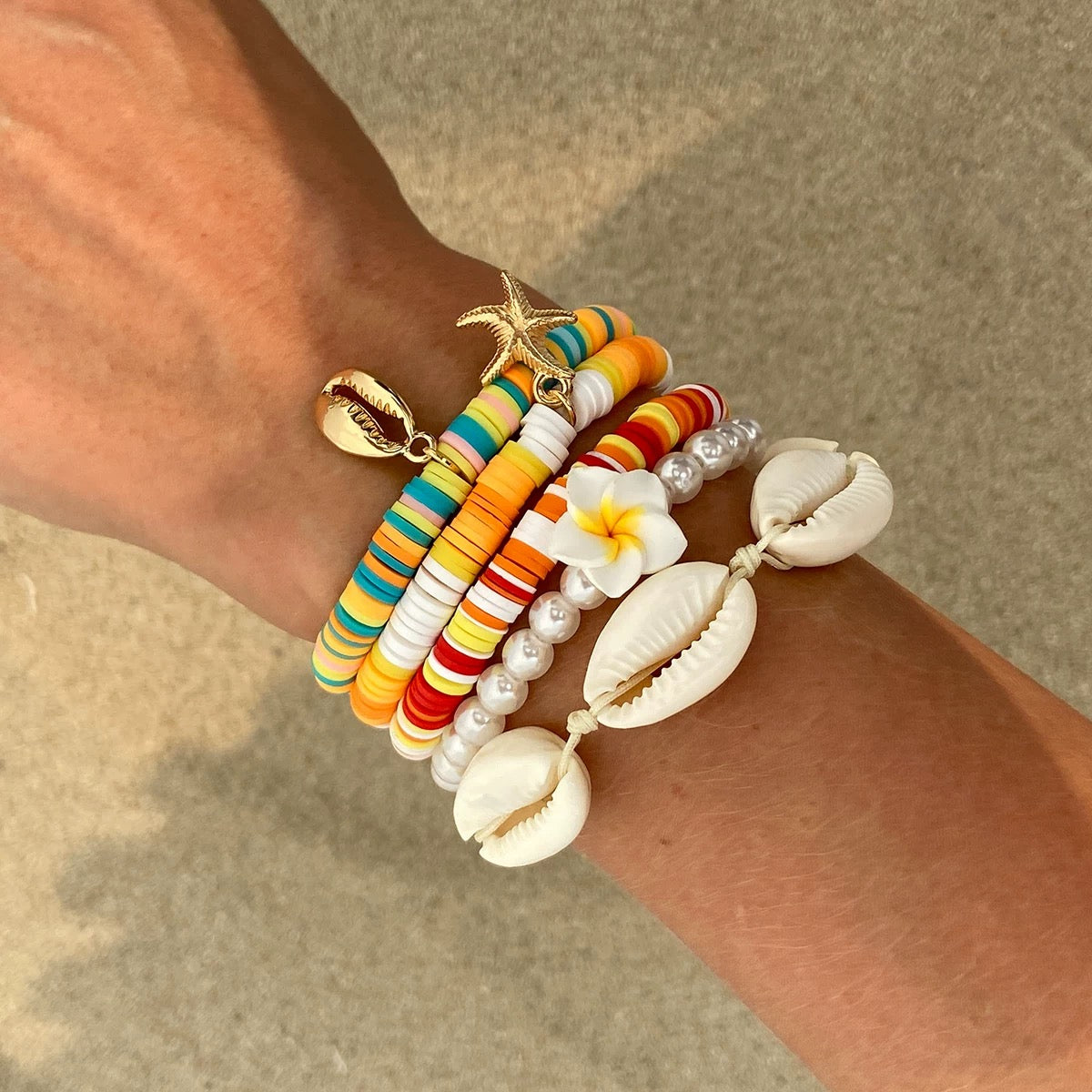 Hawaii Surfer Bead Bracelets Set Y2K Star Flower Charms Pearl Bracelets Sea Clay Colorful Beaded Stretch Bracelet for Women