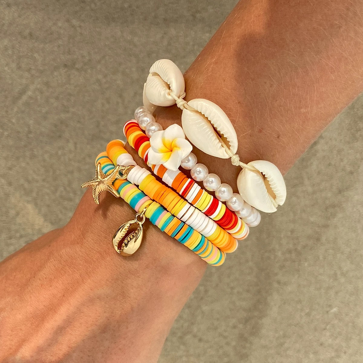 Hawaii Surfer Bead Bracelets Set Y2K Star Flower Charms Pearl Bracelets Sea Clay Colorful Beaded Stretch Bracelet for Women
